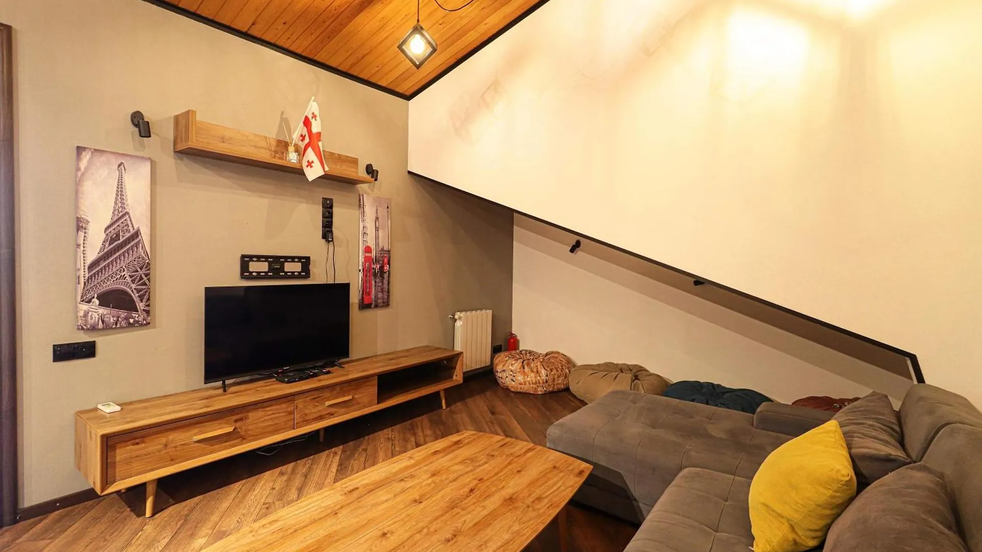 3Br Apt W Huge Terrace & Magnificent Views Tbilisi